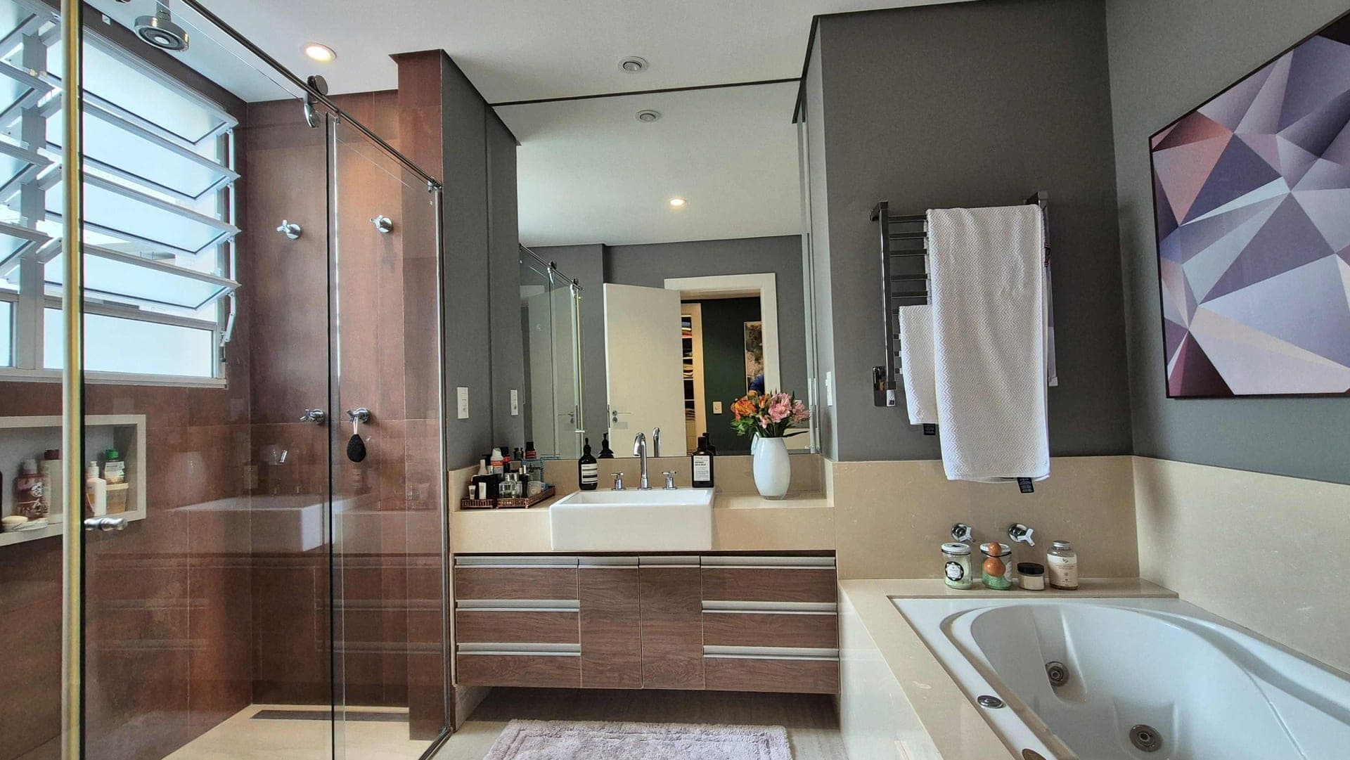 Apartamento amplo e reformado em Higienópolis